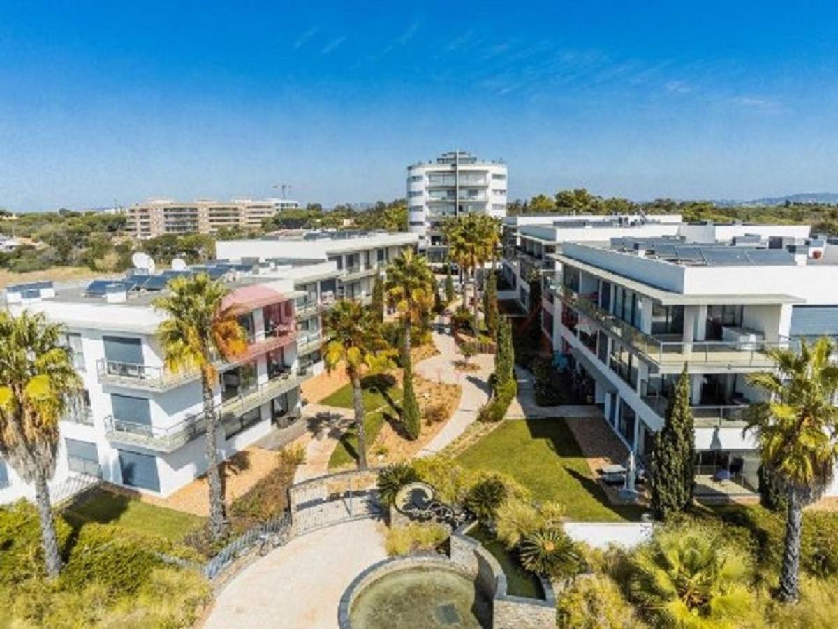 Apartamentos Cavalo Preto Beach Resort Картейра Экстерьер фото