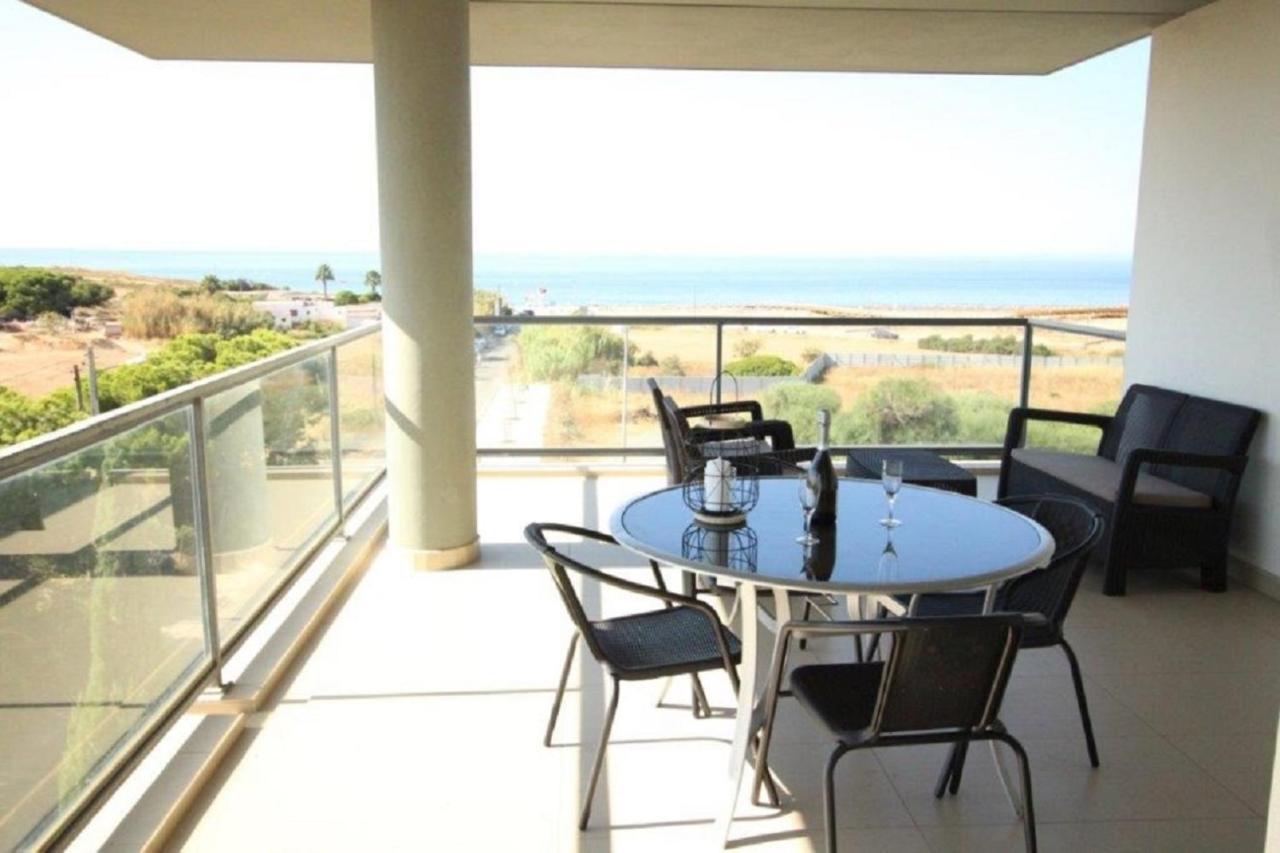 Apartamentos Cavalo Preto Beach Resort Картейра Экстерьер фото